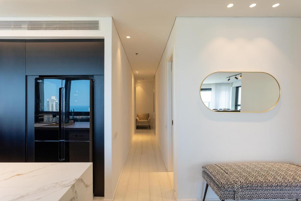 Yalarent Sea-Breeze Penthouse With Jacuzzi Lägenhet Bat Yam Exteriör bild
