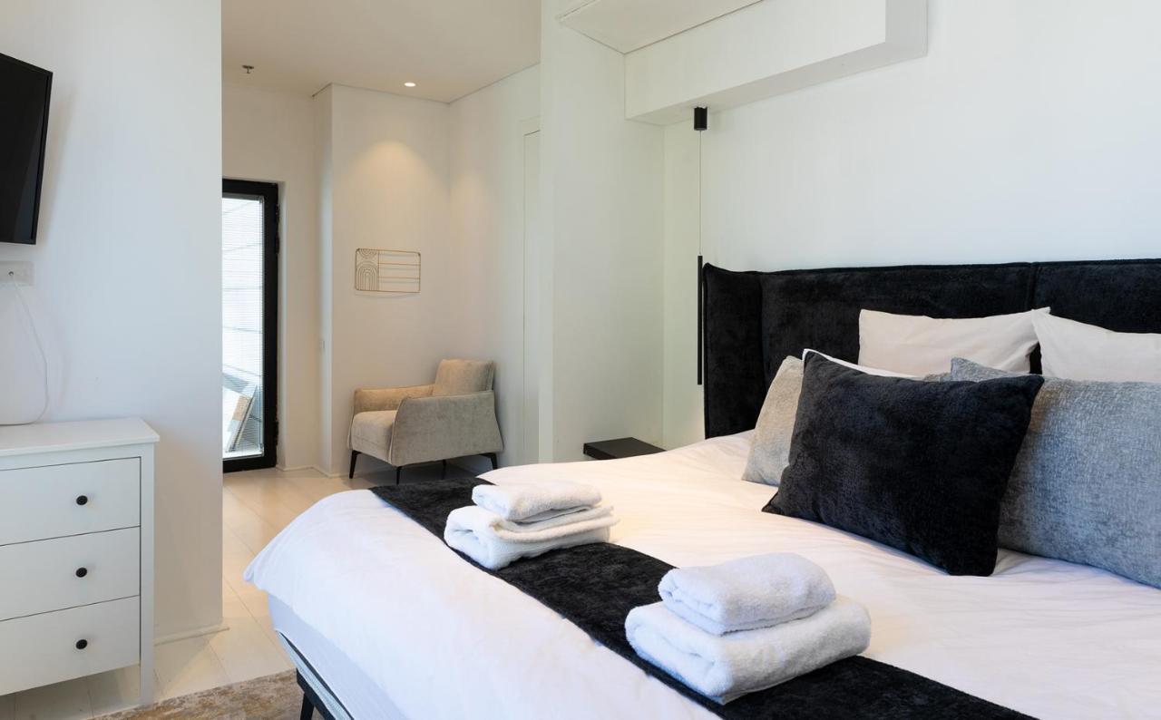 Yalarent Sea-Breeze Penthouse With Jacuzzi Lägenhet Bat Yam Exteriör bild